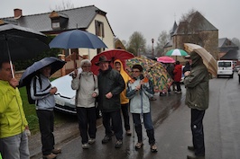 Pour les marcheurs, un départ pluvieux Pour les marcheurs, un départ pluvieux