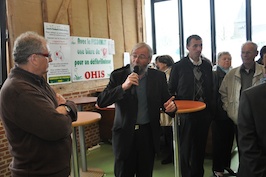 Jacky Moreau trésorier du DAF félicite Daniel Gibaru et son équipe pour l'organisation de la 10ème fête du pissenlit Jacky Moreau trésorier du DAF félicite Daniel Gibaru et son équipe pour l'organisation de la 10ème fête du pissenlit
