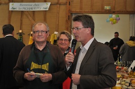 Martine Breillat écoute sagement le conseiller régional Fred Meura Martine Breillat écoute sagement le conseiller régional Fred Meura