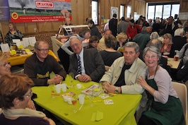 Le grand matre de la confrrie de la soupe du bouffon de Saint Quentin avec Cloclo