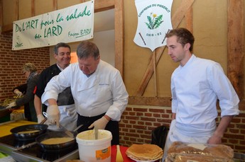 L'élève observe le chef L'élève observe le chef