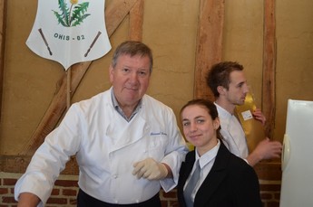 Bernard Lecoq maintenant retraité, avec une élève Bernard Lecoq maintenant retraité, avec une élève