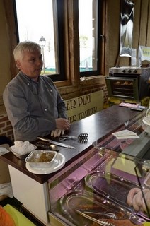 Didier, charcutier traiteur, ne veut pas manquer sa 1ére fete du Pissenlit Didier, charcutier traiteur, ne veut pas manquer sa 1ére fete du Pissenlit