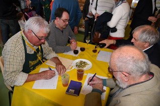 Le jury concentr pour la meilleure salade au lard