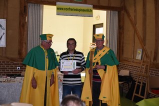 Le diplôme de la confrérie pour le nouveau compagnon Le diplôme de la confrérie pour le nouveau compagnon