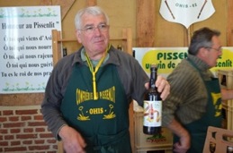 Charles ,le grand chambellan,présente la petite dernière: la SARKOLANDE Charles ,le grand chambellan,présente la petite dernière: la SARKOLANDE