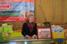 Sarah, trés souriante a présenté la marpis Sarah, trés souriante a présenté la marpis